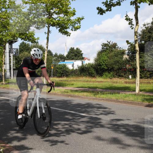 10.08.2025 - GEWOBA Citytriathlon Bremen Yannick Fuchs http://msf.ph/oto/8559825 10.08.2025 11:04:47 Radfahren 235, 361 meine-sportfotos.de