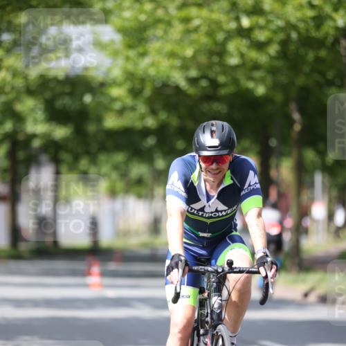 10.08.2025 - GEWOBA Citytriathlon Bremen Yannick Fuchs http://msf.ph/oto/8559854 10.08.2025 12:40:48 Radfahren 606, 650, 672, 785, 802, 829, 848, 921, 1001, 1002 meine-sportfotos.de