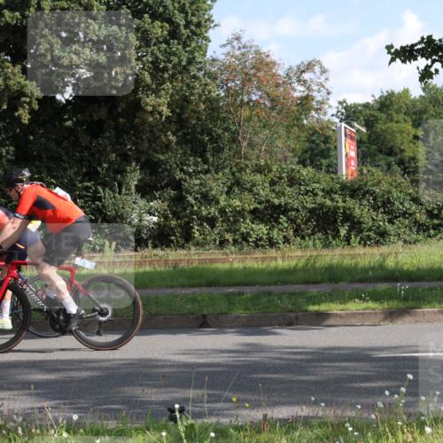 10.08.2025 - GEWOBA Citytriathlon Bremen Yannick Fuchs http://msf.ph/oto/8559864 10.08.2025 10:36:46 Radfahren 115, 397, 447, 497 meine-sportfotos.de
