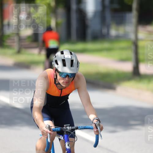 10.08.2025 - GEWOBA Citytriathlon Bremen Yannick Fuchs http://msf.ph/oto/8559886 10.08.2025 14:17:38 Radfahren 4, 127, 304 meine-sportfotos.de