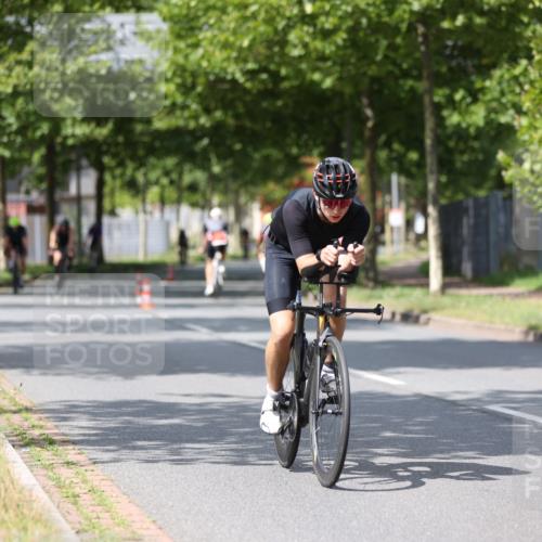 10.08.2025 - GEWOBA Citytriathlon Bremen Yannick Fuchs http://msf.ph/oto/8559903 10.08.2025 12:41:00 Radfahren 568, 606, 650, 660, 665, 785, 802, 803, 1001, 1023 meine-sportfotos.de