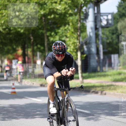10.08.2025 - GEWOBA Citytriathlon Bremen Yannick Fuchs http://msf.ph/oto/8559912 10.08.2025 12:41:00 Radfahren 568, 606, 650, 660, 665, 785, 802, 803, 1001, 1023 meine-sportfotos.de