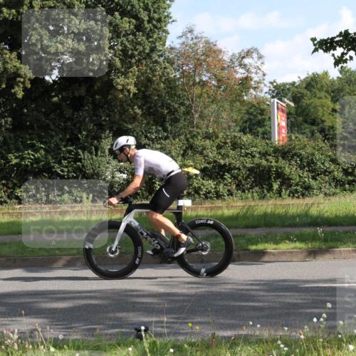 10.08.2025 - GEWOBA Citytriathlon Bremen Yannick Fuchs http://msf.ph/oto/8559914 10.08.2025 10:36:58 Radfahren 85, 381, 464, 497 meine-sportfotos.de