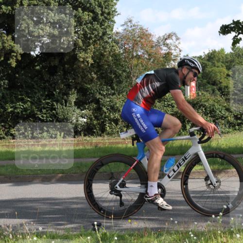 10.08.2025 - GEWOBA Citytriathlon Bremen Yannick Fuchs http://msf.ph/oto/8559924 10.08.2025 10:37:07 Radfahren 85, 381, 464 meine-sportfotos.de