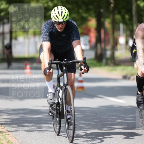 10.08.2025 - GEWOBA Citytriathlon Bremen Yannick Fuchs http://msf.ph/oto/8559930 10.08.2025 12:41:05 Radfahren 568, 650, 660, 665, 785, 803, 934, 1001, 1023 meine-sportfotos.de