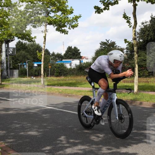 10.08.2025 - GEWOBA Citytriathlon Bremen Yannick Fuchs http://msf.ph/oto/8559932 10.08.2025 11:56:30 Radfahren 557 meine-sportfotos.de