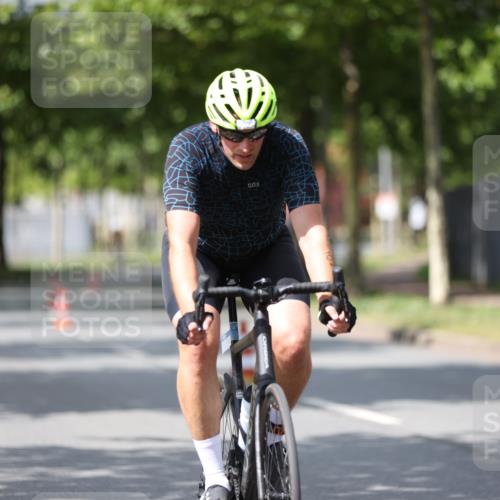 10.08.2025 - GEWOBA Citytriathlon Bremen Yannick Fuchs http://msf.ph/oto/8559934 10.08.2025 12:41:05 Radfahren 568, 650, 660, 665, 785, 803, 934, 1001, 1023 meine-sportfotos.de