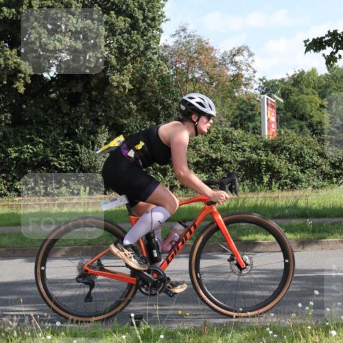 10.08.2025 - GEWOBA Citytriathlon Bremen Yannick Fuchs http://msf.ph/oto/8559945 10.08.2025 10:37:11 Radfahren 85, 121, 145, 381, 464 meine-sportfotos.de