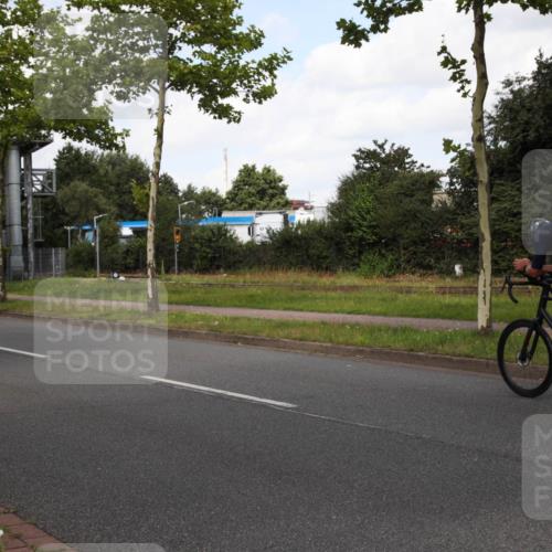 10.08.2025 - GEWOBA Citytriathlon Bremen Yannick Fuchs http://msf.ph/oto/8559946 10.08.2025 11:57:36 Radfahren 657, 733 meine-sportfotos.de