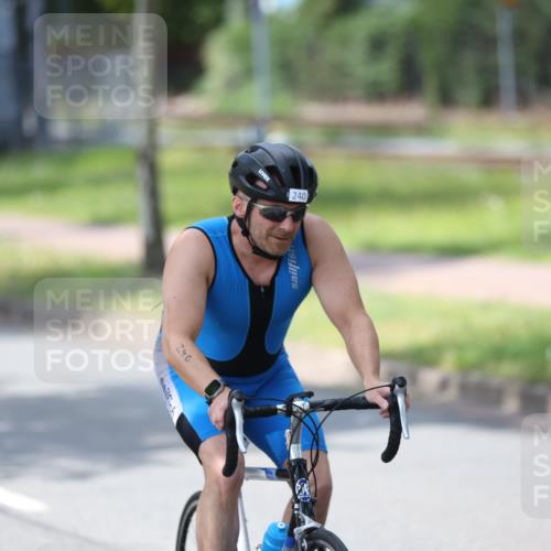 10.08.2025 - GEWOBA Citytriathlon Bremen Yannick Fuchs http://msf.ph/oto/8559950 10.08.2025 14:18:00 Radfahren 51, 91, 214, 240, 263 meine-sportfotos.de