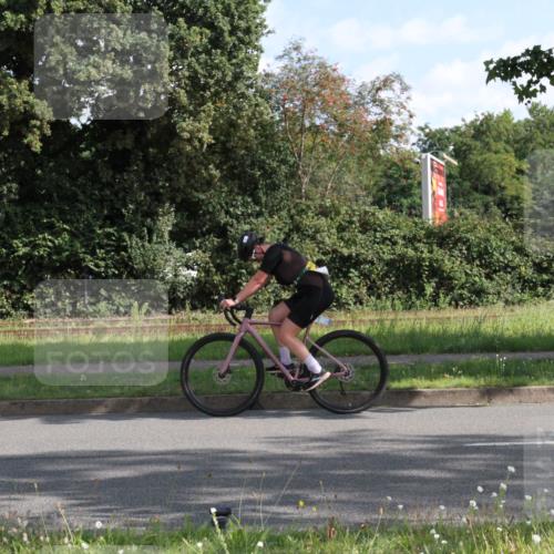 10.08.2025 - GEWOBA Citytriathlon Bremen Yannick Fuchs http://msf.ph/oto/8559955 10.08.2025 10:37:12 Radfahren 85, 121, 145, 381, 464 meine-sportfotos.de