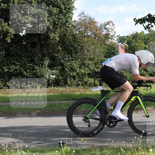 10.08.2025 - GEWOBA Citytriathlon Bremen Yannick Fuchs http://msf.ph/oto/8559965 10.08.2025 10:37:21 Radfahren 121, 145, 455, 464 meine-sportfotos.de