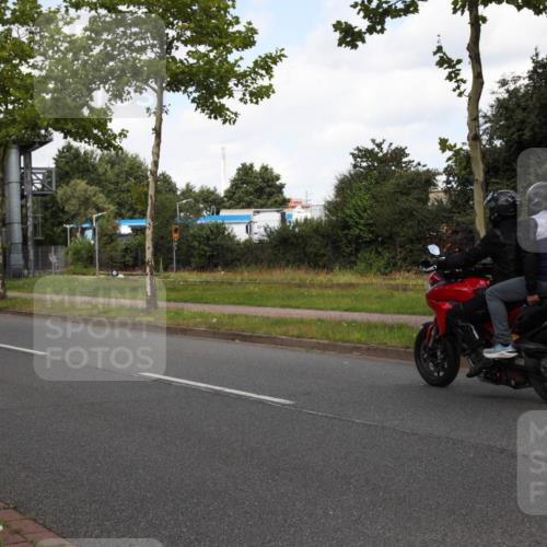 10.08.2025 - GEWOBA Citytriathlon Bremen Yannick Fuchs http://msf.ph/oto/8559970 10.08.2025 11:59:50 Radfahren  meine-sportfotos.de
