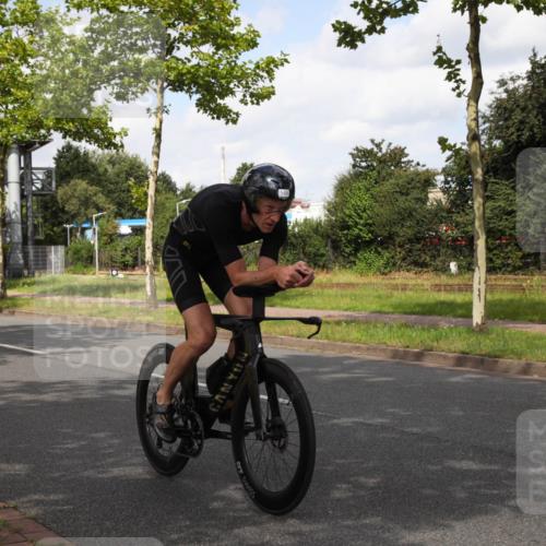 10.08.2025 - GEWOBA Citytriathlon Bremen Yannick Fuchs http://msf.ph/oto/8559974 10.08.2025 12:00:03 Radfahren 568, 654 meine-sportfotos.de