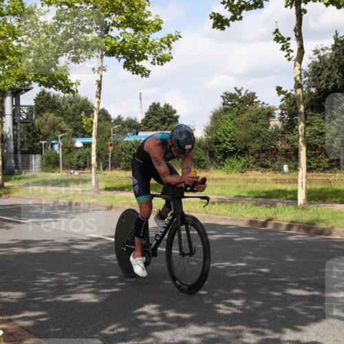 10.08.2025 - GEWOBA Citytriathlon Bremen Yannick Fuchs http://msf.ph/oto/8559983 10.08.2025 12:00:10 Radfahren 568, 654 meine-sportfotos.de