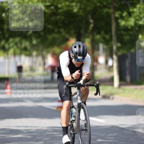 10.08.2025 - GEWOBA Citytriathlon Bremen Yannick Fuchs http://msf.ph/oto/8559986 10.08.2025 12:41:09 Radfahren 568, 650, 660, 665, 755, 803, 830, 849, 934, 1023 meine-sportfotos.de
