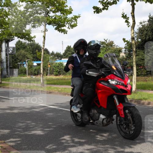 10.08.2025 - GEWOBA Citytriathlon Bremen Yannick Fuchs http://msf.ph/oto/8559988 10.08.2025 12:00:31 Radfahren  meine-sportfotos.de