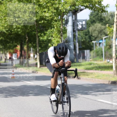 10.08.2025 - GEWOBA Citytriathlon Bremen Yannick Fuchs http://msf.ph/oto/8559994 10.08.2025 12:41:10 Radfahren 568, 650, 660, 665, 755, 803, 830, 849, 934, 1023 meine-sportfotos.de
