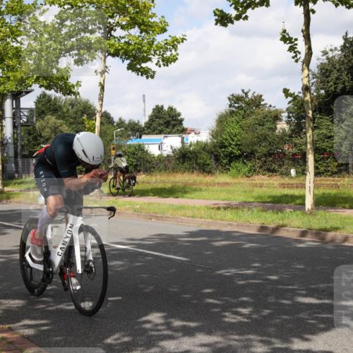 10.08.2025 - GEWOBA Citytriathlon Bremen Yannick Fuchs http://msf.ph/oto/8559995 10.08.2025 12:00:55 Radfahren 579 meine-sportfotos.de