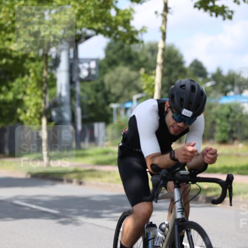 10.08.2025 - GEWOBA Citytriathlon Bremen Yannick Fuchs http://msf.ph/oto/8560000 10.08.2025 12:41:10 Radfahren 568, 650, 660, 665, 755, 803, 830, 849, 934, 1023 meine-sportfotos.de