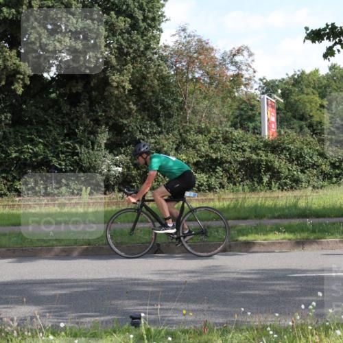 10.08.2025 - GEWOBA Citytriathlon Bremen Yannick Fuchs http://msf.ph/oto/8560001 10.08.2025 10:37:26 Radfahren 33, 75, 121, 145, 219, 455, 485 meine-sportfotos.de