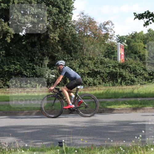10.08.2025 - GEWOBA Citytriathlon Bremen Yannick Fuchs http://msf.ph/oto/8560011 10.08.2025 10:37:27 Radfahren 33, 75, 121, 123, 145, 219, 455, 485 meine-sportfotos.de