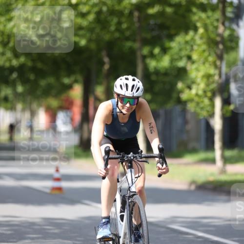 10.08.2025 - GEWOBA Citytriathlon Bremen Yannick Fuchs http://msf.ph/oto/8560025 10.08.2025 12:41:15 Radfahren 568, 660, 665, 705, 730, 755, 803, 830, 849, 862, 934, 1014, 1023 meine-sportfotos.de