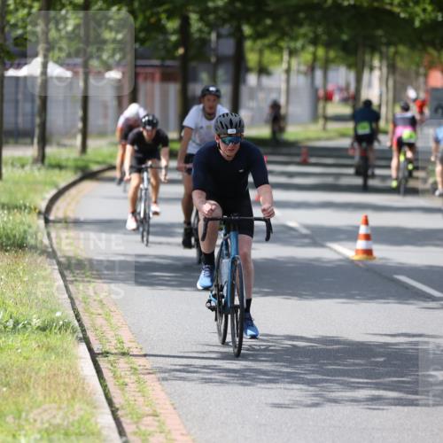 10.08.2025 - GEWOBA Citytriathlon Bremen Yannick Fuchs http://msf.ph/oto/8560027 10.08.2025 14:18:25 Radfahren 47, 75, 94, 100, 131, 147, 255, 295 meine-sportfotos.de