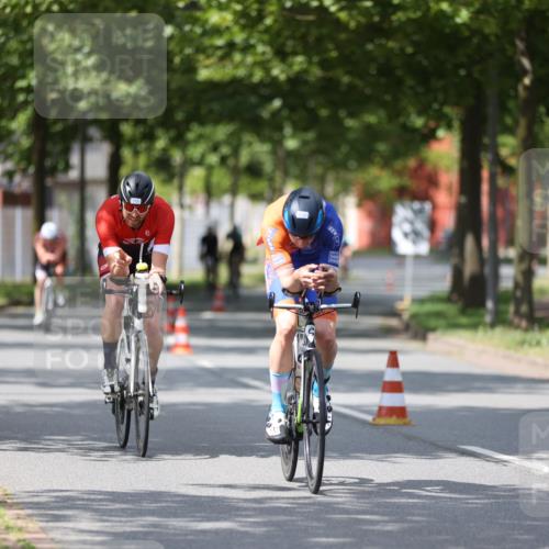 10.08.2025 - GEWOBA Citytriathlon Bremen Yannick Fuchs http://msf.ph/oto/8560034 10.08.2025 12:41:16 Radfahren 568, 660, 665, 705, 730, 755, 803, 830, 849, 862, 934, 1014, 1023 meine-sportfotos.de