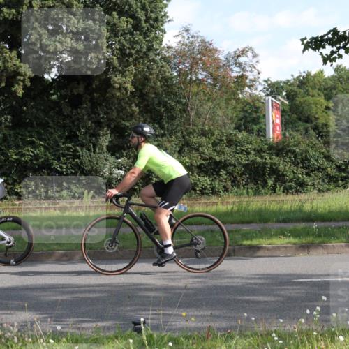 10.08.2025 - GEWOBA Citytriathlon Bremen Yannick Fuchs http://msf.ph/oto/8560037 10.08.2025 10:37:28 Radfahren 33, 75, 121, 123, 145, 219, 455, 485 meine-sportfotos.de