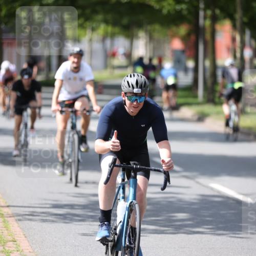 10.08.2025 - GEWOBA Citytriathlon Bremen Yannick Fuchs http://msf.ph/oto/8560039 10.08.2025 14:18:26 Radfahren 47, 75, 94, 100, 131, 147, 255, 295, 314 meine-sportfotos.de