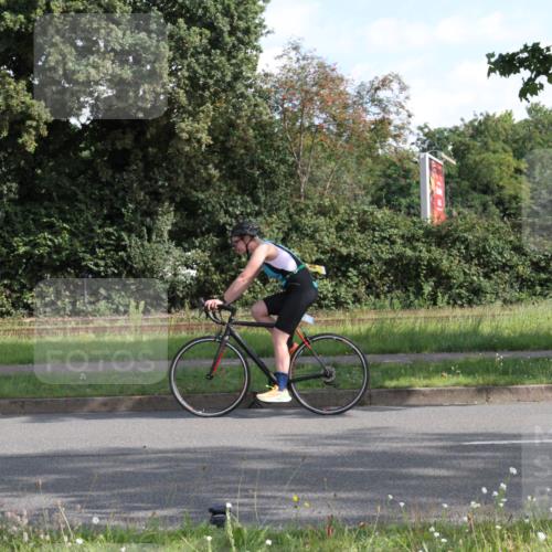 10.08.2025 - GEWOBA Citytriathlon Bremen Yannick Fuchs http://msf.ph/oto/8560050 10.08.2025 10:37:29 Radfahren 33, 49, 75, 121, 123, 145, 219, 455, 485 meine-sportfotos.de