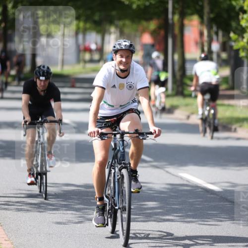 10.08.2025 - GEWOBA Citytriathlon Bremen Yannick Fuchs http://msf.ph/oto/8560051 10.08.2025 14:18:27 Radfahren 47, 75, 94, 100, 131, 147, 255, 295, 314 meine-sportfotos.de