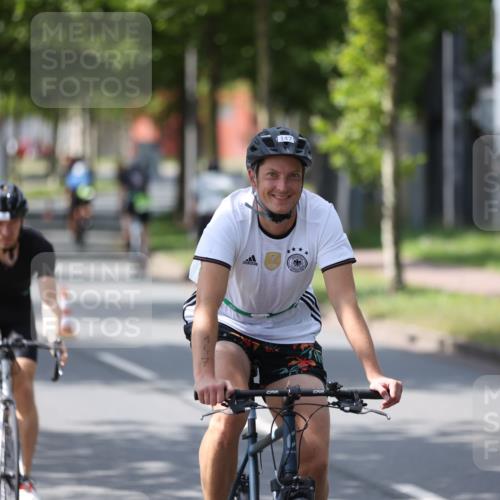 10.08.2025 - GEWOBA Citytriathlon Bremen Yannick Fuchs http://msf.ph/oto/8560061 10.08.2025 14:18:27 Radfahren 47, 75, 94, 100, 131, 147, 255, 295, 314 meine-sportfotos.de