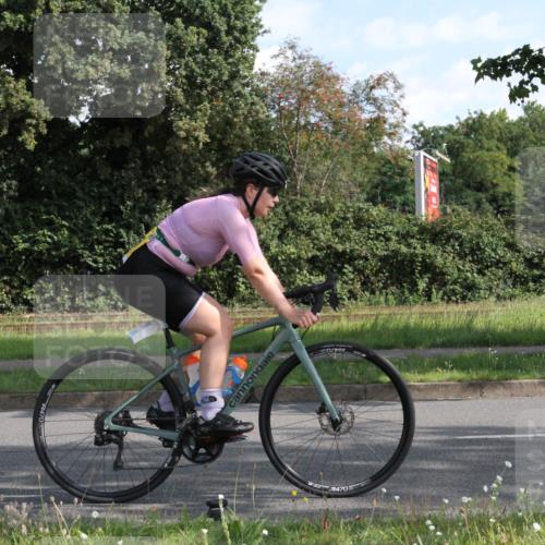 10.08.2025 - GEWOBA Citytriathlon Bremen Yannick Fuchs http://msf.ph/oto/8560064 10.08.2025 10:37:30 Radfahren 33, 49, 75, 121, 123, 145, 219, 455, 485 meine-sportfotos.de