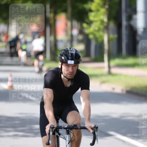 10.08.2025 - GEWOBA Citytriathlon Bremen Yannick Fuchs http://msf.ph/oto/8560071 10.08.2025 14:18:28 Radfahren 47, 75, 94, 100, 131, 147, 255, 295, 314 meine-sportfotos.de