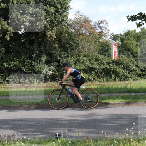 10.08.2025 - GEWOBA Citytriathlon Bremen Yannick Fuchs http://msf.ph/oto/8560073 10.08.2025 10:37:32 Radfahren 33, 49, 75, 121, 123, 145, 219, 455, 485 meine-sportfotos.de
