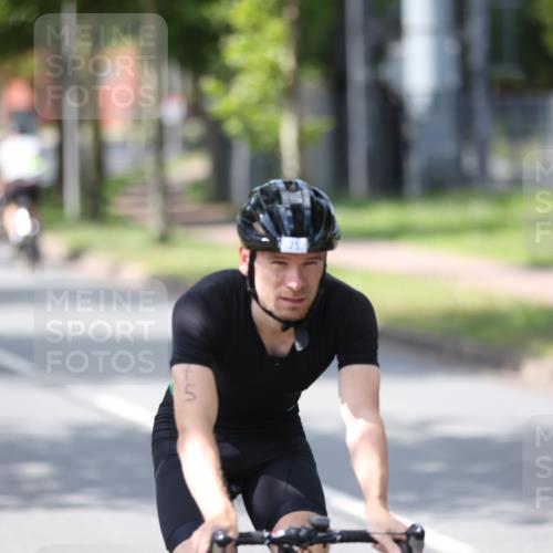 10.08.2025 - GEWOBA Citytriathlon Bremen Yannick Fuchs http://msf.ph/oto/8560075 10.08.2025 14:18:28 Radfahren 47, 75, 94, 100, 131, 147, 255, 295, 314 meine-sportfotos.de