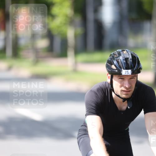 10.08.2025 - GEWOBA Citytriathlon Bremen Yannick Fuchs http://msf.ph/oto/8560079 10.08.2025 14:18:28 Radfahren 47, 75, 94, 100, 131, 147, 255, 295, 314 meine-sportfotos.de