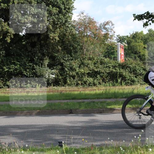 10.08.2025 - GEWOBA Citytriathlon Bremen Yannick Fuchs http://msf.ph/oto/8560095 10.08.2025 10:37:35 Radfahren 33, 49, 75, 121, 123, 145, 219, 375, 455, 485 meine-sportfotos.de