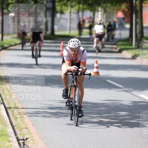 10.08.2025 - GEWOBA Citytriathlon Bremen Yannick Fuchs http://msf.ph/oto/8560097 10.08.2025 14:18:29 Radfahren 47, 75, 94, 100, 131, 147, 255, 295, 314 meine-sportfotos.de