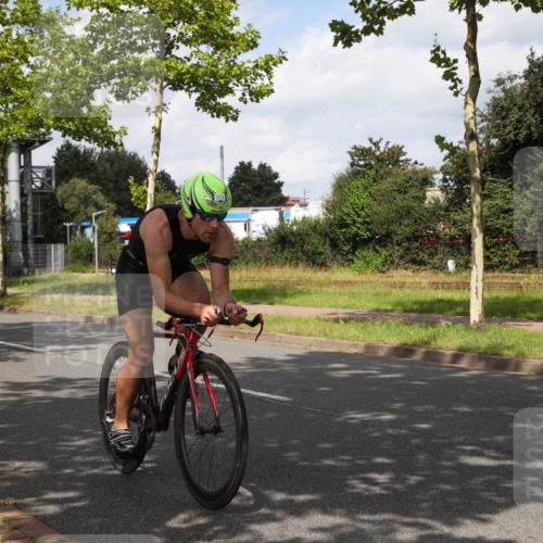 10.08.2025 - GEWOBA Citytriathlon Bremen Yannick Fuchs http://msf.ph/oto/8560098 10.08.2025 12:01:35 Radfahren 553, 560 meine-sportfotos.de