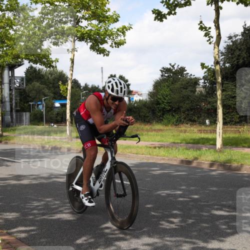 10.08.2025 - GEWOBA Citytriathlon Bremen Yannick Fuchs http://msf.ph/oto/8560104 10.08.2025 12:01:48 Radfahren 553, 560 meine-sportfotos.de