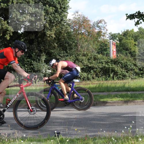 10.08.2025 - GEWOBA Citytriathlon Bremen Yannick Fuchs http://msf.ph/oto/8560105 10.08.2025 10:37:37 Radfahren 33, 49, 75, 123, 219, 375, 455, 474, 485 meine-sportfotos.de