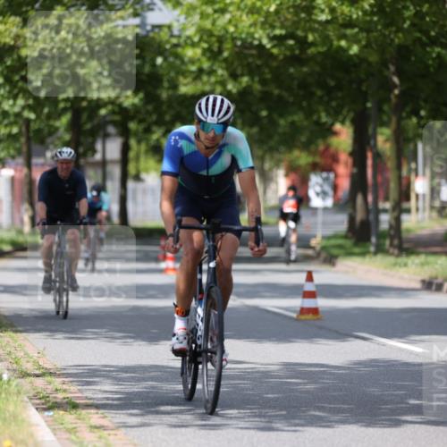10.08.2025 - GEWOBA Citytriathlon Bremen Yannick Fuchs http://msf.ph/oto/8560107 10.08.2025 12:41:24 Radfahren 568, 609, 619, 705, 730, 755, 830, 849, 862, 934, 1014 meine-sportfotos.de