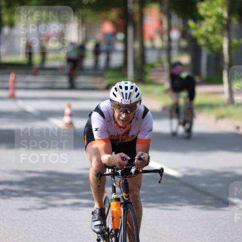 10.08.2025 - GEWOBA Citytriathlon Bremen Yannick Fuchs http://msf.ph/oto/8560109 10.08.2025 14:18:30 Radfahren 47, 75, 94, 100, 131, 147, 255, 295, 314 meine-sportfotos.de