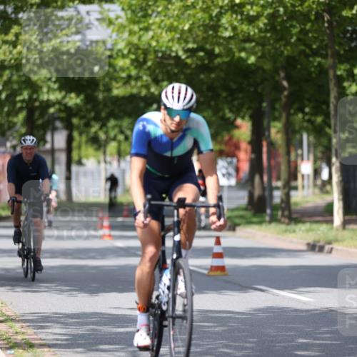 10.08.2025 - GEWOBA Citytriathlon Bremen Yannick Fuchs http://msf.ph/oto/8560111 10.08.2025 12:41:24 Radfahren 568, 609, 619, 705, 730, 755, 830, 849, 862, 934, 1014 meine-sportfotos.de
