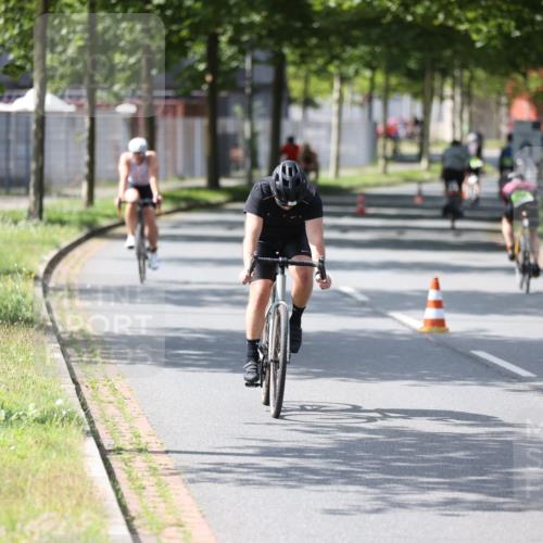 10.08.2025 - GEWOBA Citytriathlon Bremen Yannick Fuchs http://msf.ph/oto/8560116 10.08.2025 14:18:32 Radfahren 30, 47, 75, 94, 100, 131, 147, 255, 314 meine-sportfotos.de