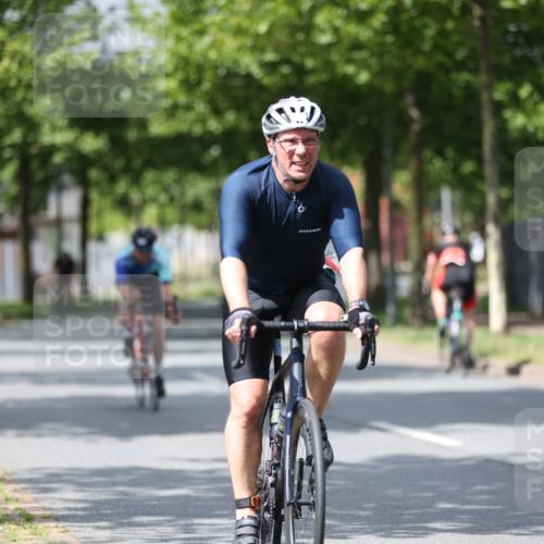 10.08.2025 - GEWOBA Citytriathlon Bremen Yannick Fuchs http://msf.ph/oto/8560121 10.08.2025 12:41:26 Radfahren 609, 619, 705, 730, 755, 830, 849, 862, 934, 1014 meine-sportfotos.de