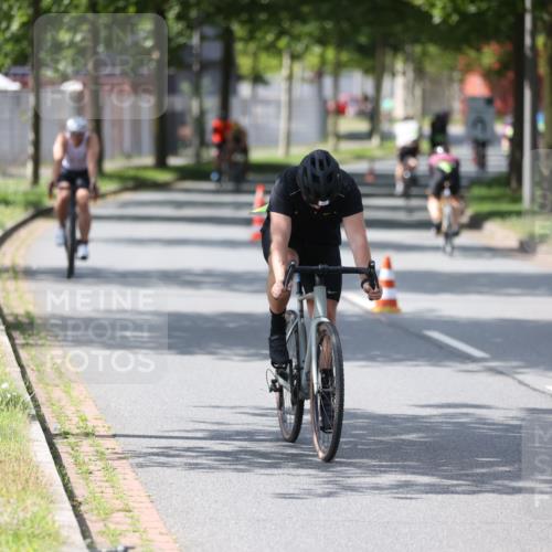 10.08.2025 - GEWOBA Citytriathlon Bremen Yannick Fuchs http://msf.ph/oto/8560124 10.08.2025 14:18:32 Radfahren 30, 47, 75, 94, 100, 131, 147, 255, 314 meine-sportfotos.de